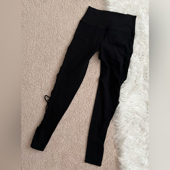 Alo interlace cut out yoga workout leggings EUC size Medium - Picture 3 of 3